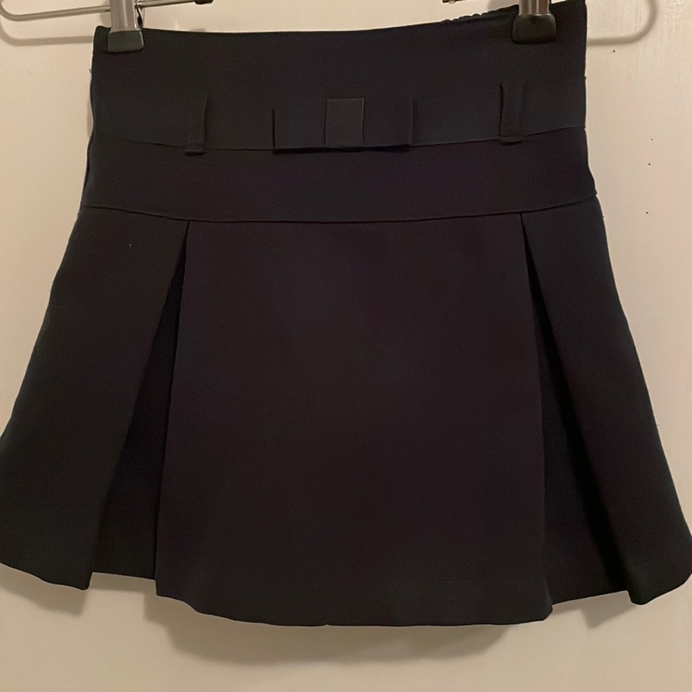 IZOD NAVY SKORT SIZE 6.